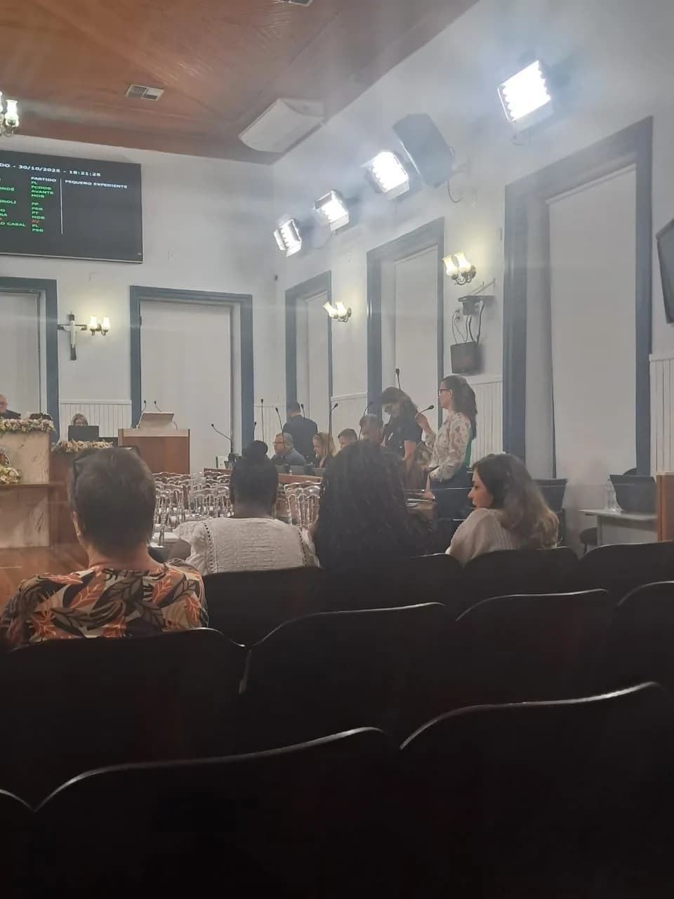 Vereadores na sessão que votou o título de utilidade pública da AAPI-SJ