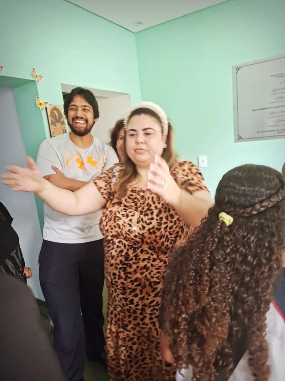 Equipe comemorando o aniversário da presidente Liziene Rodrigues