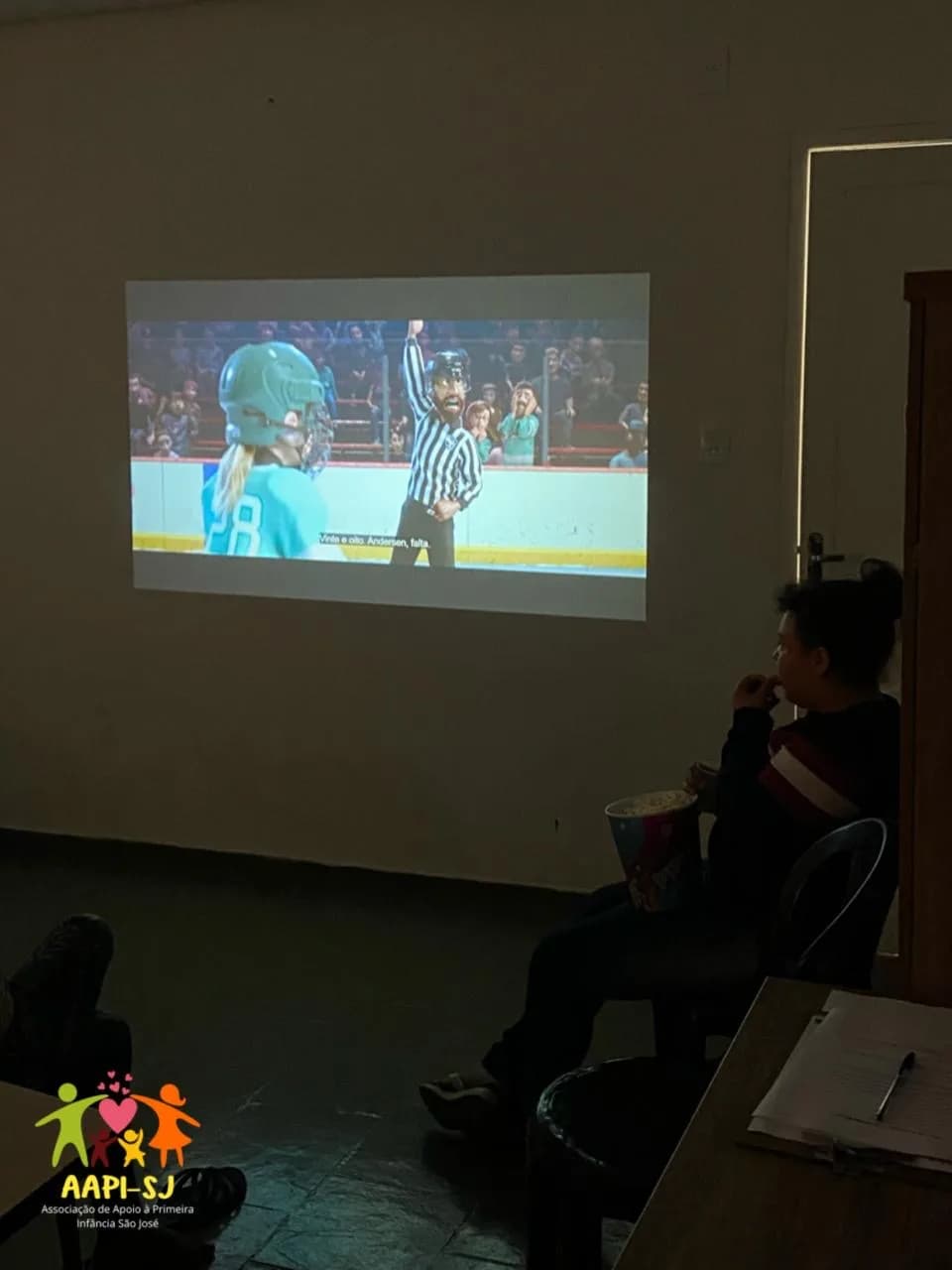 Sessão de cinema do Programa de Atenção à Infância e Adolescência