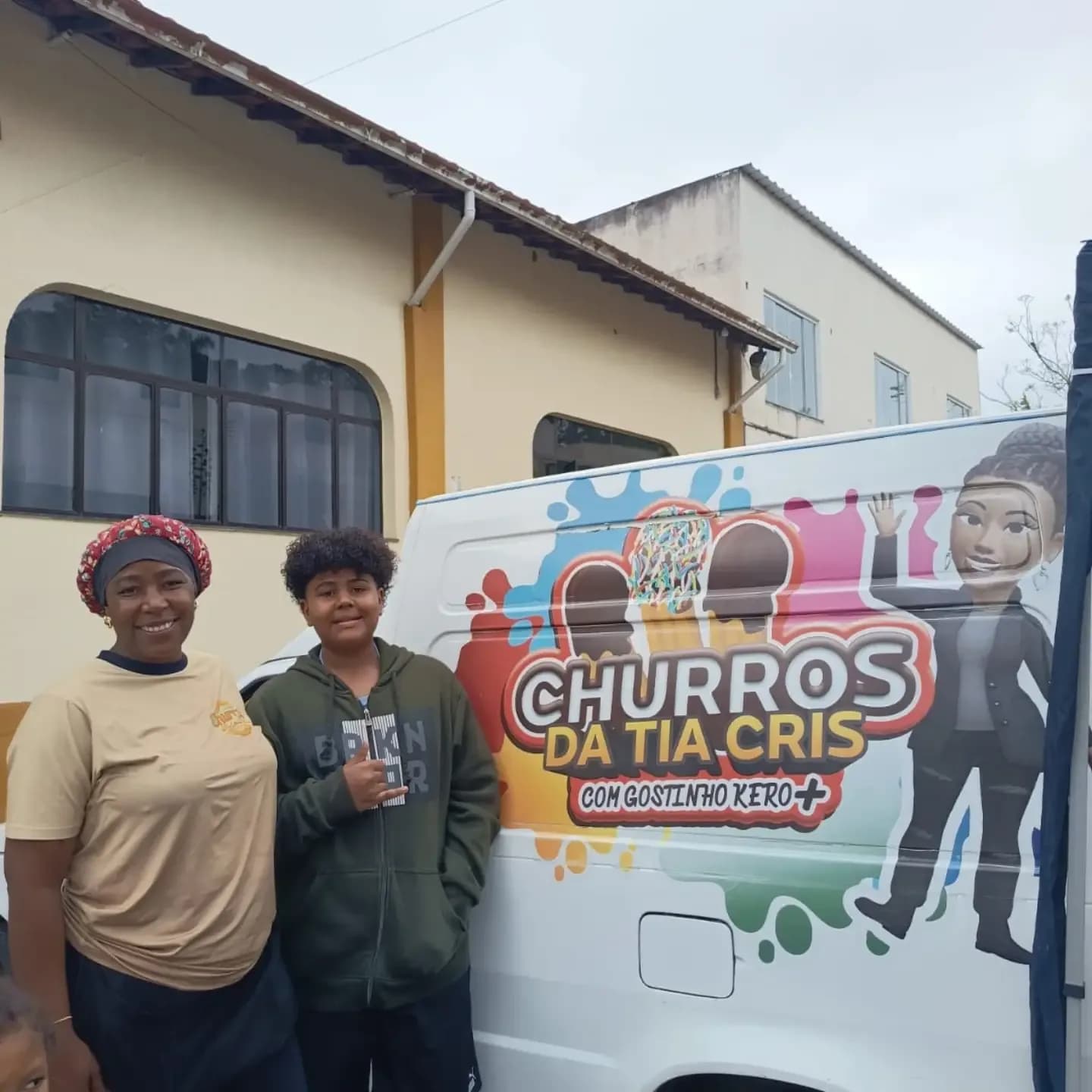Moradoras em frente ao food truck de churros
