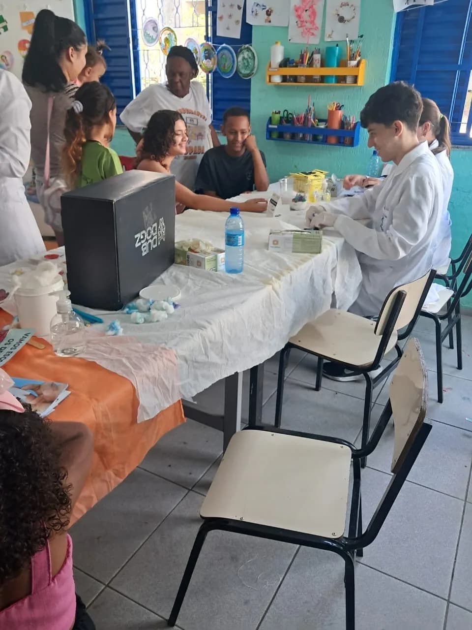 Equipe da AAPI-SJ com voluntárias da Pastoral da Criança na Feira das Vocações