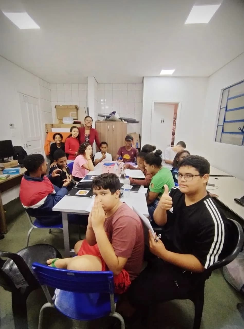 Turma reunida com a equipe durante a atividade do programa